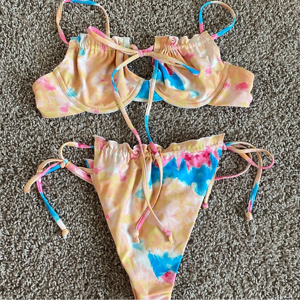 3 bikini sets - Picture 2 of 3